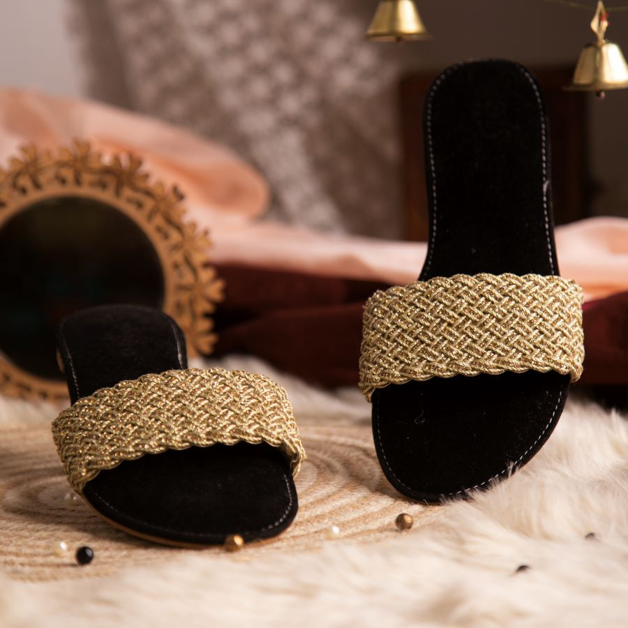 Premium Velvet Flat Sandals for Women – Fashionable Slippers in Black