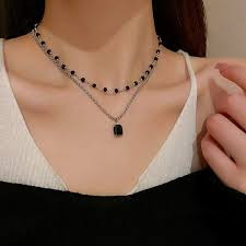 1pcs Silver Plated Necklace Ladies Classic Vintage Style Elegant Black Glass Diamond Pendant