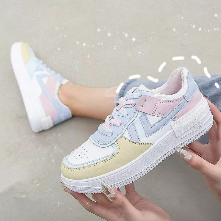 Classic White Women's Sneakers for a Timeless Look