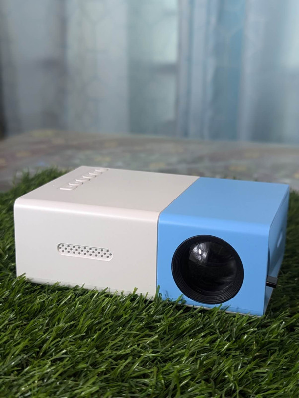 YG300 Micro Mini Small Projector
