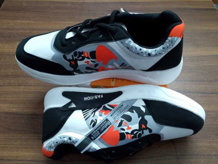 Brand New Uniquw Design Multicolore Love Sneakers for Men-Black And White